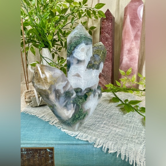 2617 Moss Agate and Quartz 4 Point Crystal Tower - Picture 6 of 15